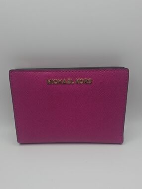 Michael Kors Pink Fuchsia Saffiano Leather Compact Wallet W/ Gold Hardware(EUC)✨